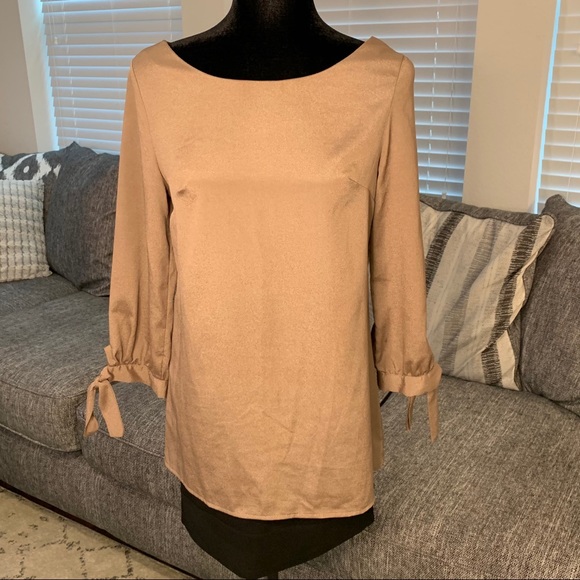 Gold Blouse with Bows and Cutouts on the Back - Picture 3 of 4